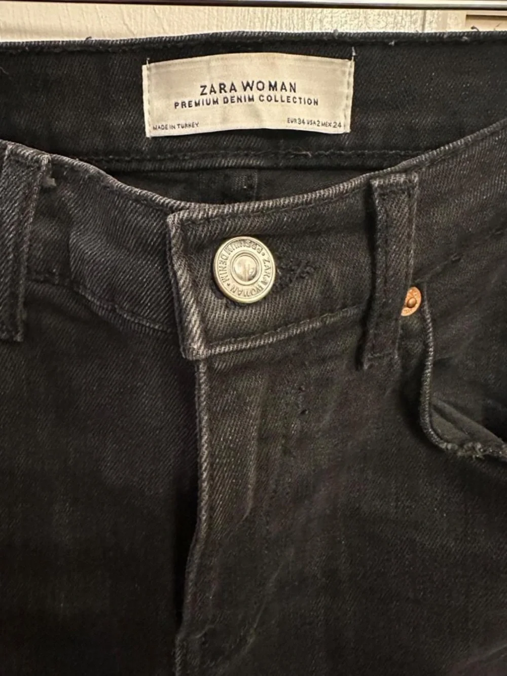 Zara Black Cropped Straight Jeans
